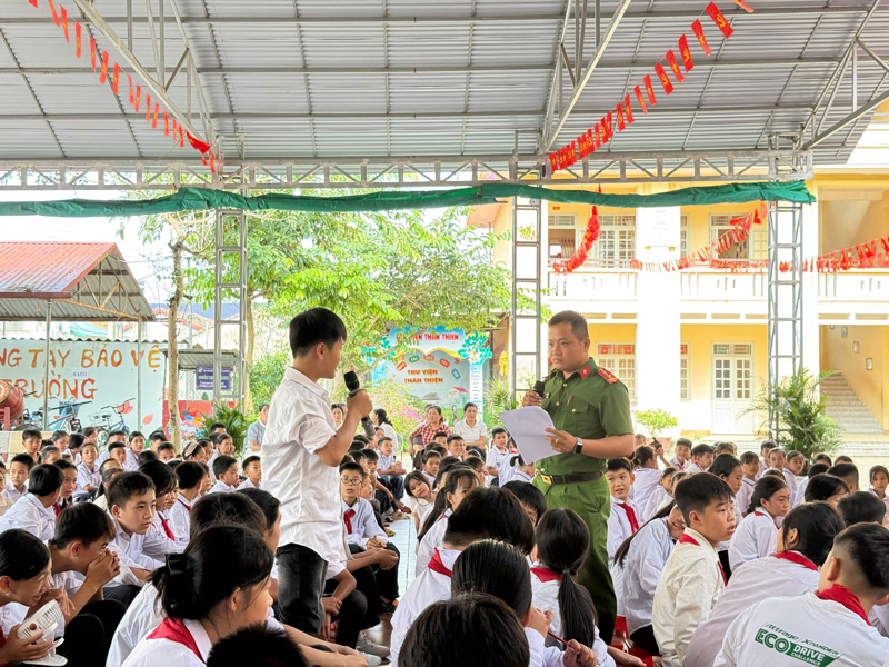 TUYÊN TRUYỀN GIÁO DỤC PHÁP LUẬT – CÙNG HỌC SINH AN TOÀN MỖI NGÀY